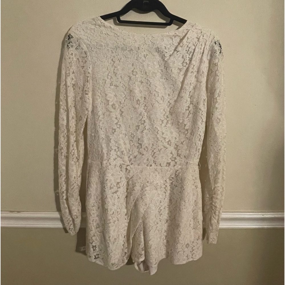 Beautiful Dolce Vita Creme lace romper size medium